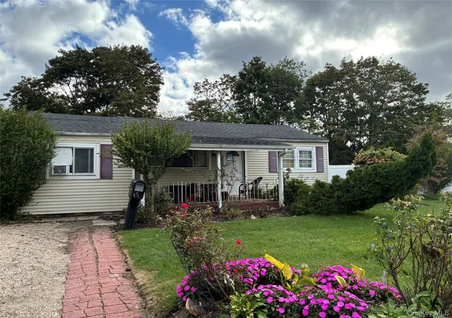 Single family home for sale at 1515 Emkay St, Islip, NY 11706 | MLS# 1059033