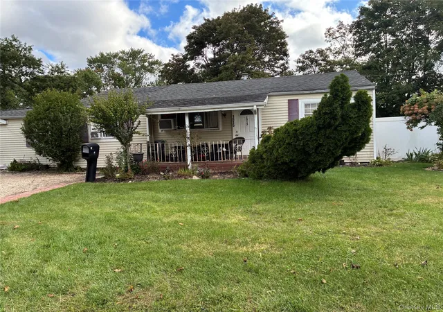 Photo 2 of Single family home for sale at 1515 Emkay St, Islip, NY 11706 | MLS# 1059033 | Listing updated on 2026-10-06