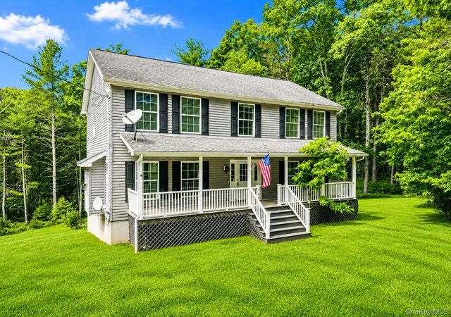 Photo 3 of Single family home for sale at 142 Split Rock Dr, Highland, NY 12719 | MLS# 1059037 | Listing updated on 2026-10-06