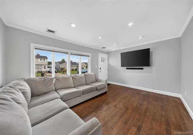 Photo 1 of Single family home for sale at 33 Hubbard Ave, Hempstead, NY 11520 | MLS# 1059046 | Listing updated on 2026-10-06