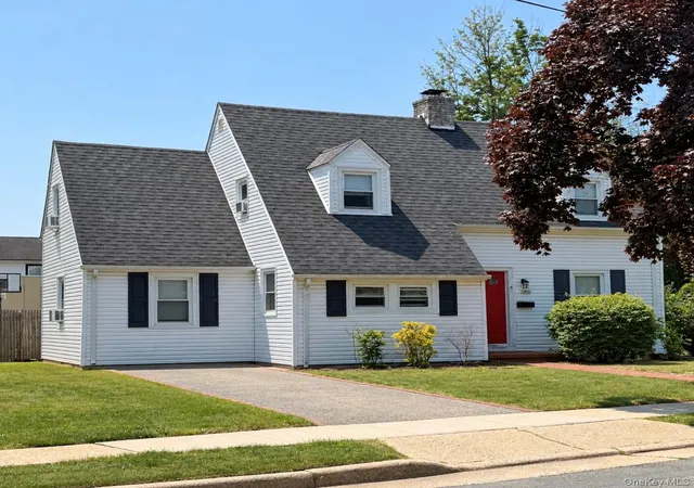 Single family home for sale at 4 Primrose Ln, Hempstead, NY 11550 | MLS# 1059048