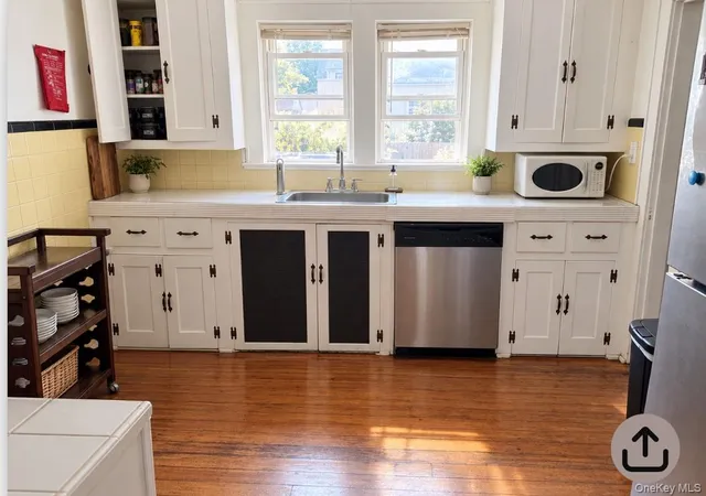 Photo 2 of Single family home for sale at 4 Primrose Ln, Hempstead, NY 11550 | MLS# 1059048 | Listing updated on 2026-10-06