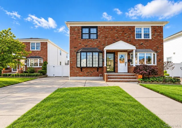 Photo 1 of Single family home for sale at 10 Hitchcock Ave, New York, NY 10306 | MLS# 1059050 | Listing updated on 2026-10-07