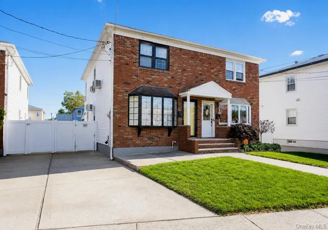 Photo 3 of Single family home for sale at 10 Hitchcock Ave, New York, NY 10306 | MLS# 1059050 | Listing updated on 2026-10-07