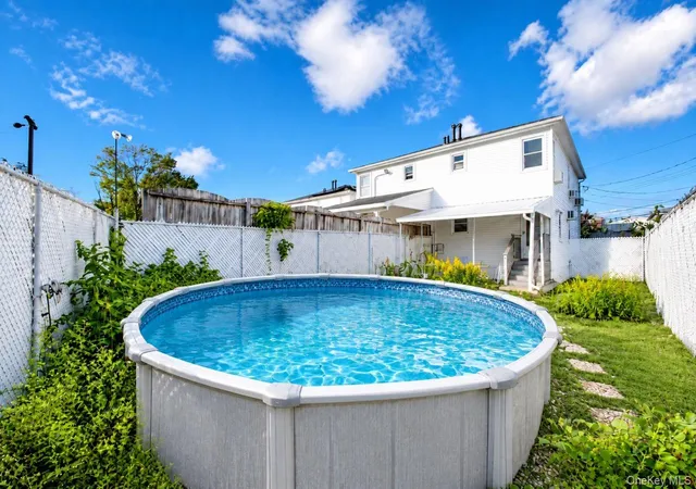 Photo 4 of Single family home for sale at 10 Hitchcock Ave, New York, NY 10306 | MLS# 1059050 | Listing updated on 2026-10-07