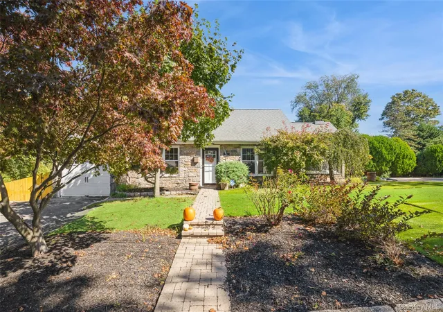 Photo 1 of Single family home for sale at 18 Juniper Pl, Huntington, NY 11743 | MLS# 1059052 | Listing updated on 2026-10-07