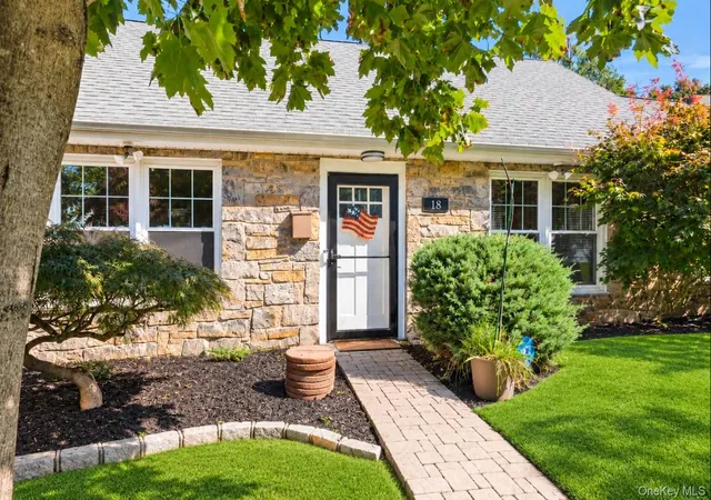 Photo 4 of Single family home for sale at 18 Juniper Pl, Huntington, NY 11743 | MLS# 1059052 | Listing updated on 2026-10-07