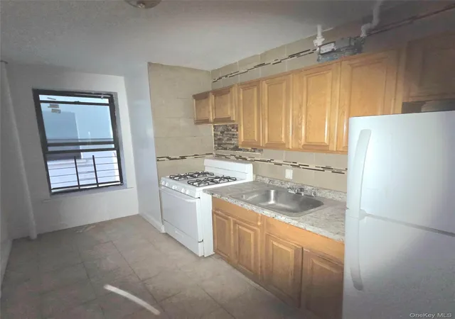 Photo 3 of House for sale at 645 Barretto St #3J, New York, NY 10474 | MLS# 1059056 | Listing updated on 2026-10-06