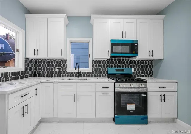 Photo 3 of House for sale at 233 Elm St, New York, NY 10310 | MLS# 1059060 | Listing updated on 2026-10-09