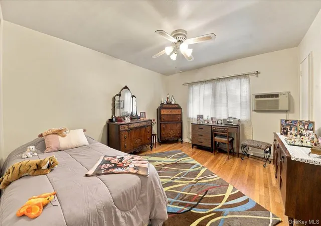 Photo 2 of Single family home for sale at 1912 Hone Ave, New York, NY 10461 | MLS# 1059068 | Listing updated on 2026-10-06