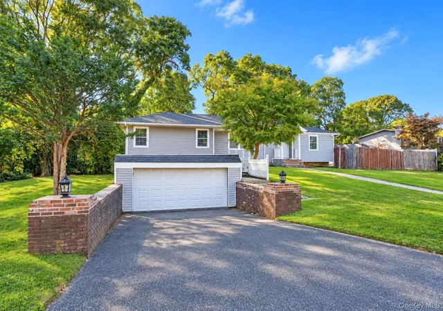 Photo 2 of Single family home for sale at 52 March Ct, Selden, NY 11784 | MLS# 1059083 | Listing updated on 2026-10-08