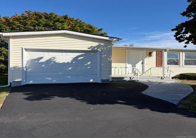 Photo 3 of Condo for sale at 1 Limetree Dr, Brookhaven, NY 11949 | MLS# 1059095 | Listing updated on 2026-10-07