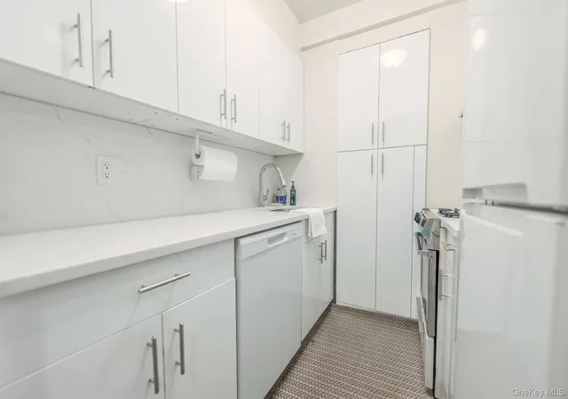 Photo 4 of Condo for sale at 141 E 55th Street #4H, New York, NY 10022 | MLS# 1059102 | Listing updated on 2026-10-07