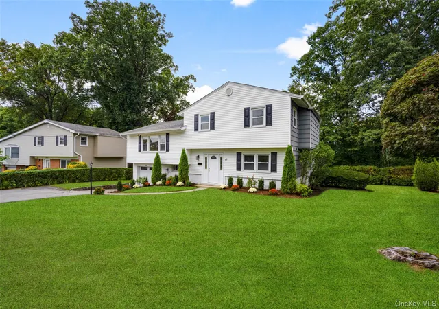 Photo 3 of Single family home for sale at 69 Pietro Dr, Yonkers, NY 10710 | MLS# 1059127 | Listing updated on 2026-10-09