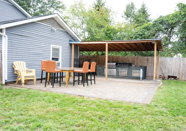 Photo 2 of Single family home for sale at 4 Wallace Ct, Huntington, NY 11746 | MLS# 1059136 | Listing updated on 2026-10-09