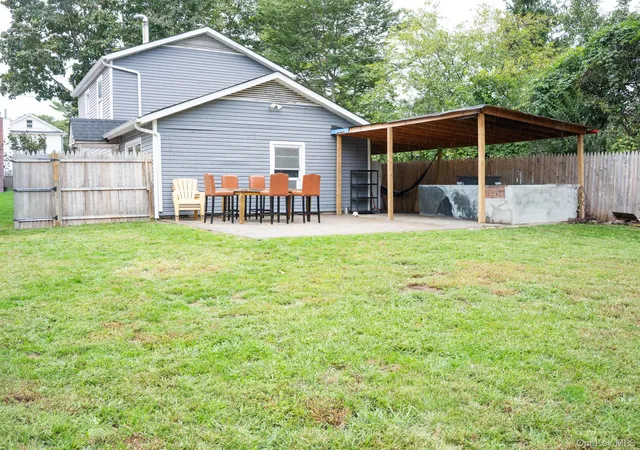Photo 3 of Single family home for sale at 4 Wallace Ct, Huntington, NY 11746 | MLS# 1059136 | Listing updated on 2026-10-09
