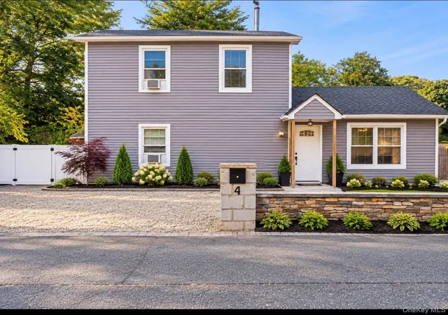 Single family home for sale at 4 Wallace Ct, Huntington, NY 11746 | MLS# 1059136