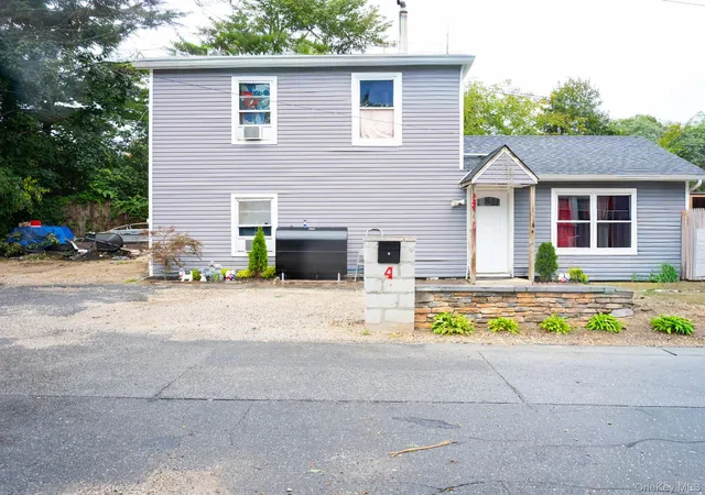 Single family home for sale at 4 Wallace Ct, Huntington, NY 11746 | MLS# 1059136
