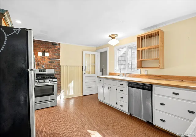 Photo 2 of Single family home for sale at 275 Main Bayview Rd, Southold, NY 11971 | MLS# 1059141 | Listing updated on 2026-10-29