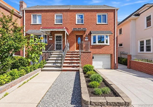 Single family home for sale at 4048 Seton Ave, New York, NY 10466 | MLS# 1059142