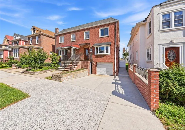 Photo 3 of Single family home for sale at 4048 Seton Ave, New York, NY 10466 | MLS# 1059142 | Listing updated on 2026-10-07
