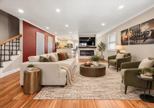 Photo 4 of Single family home for sale at 4048 Seton Ave, New York, NY 10466 | MLS# 1059142 | Listing updated on 2026-10-07