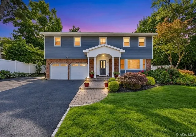 Photo 1 of Single family home for sale at 4 Hunting Hl Rd, Oyster Bay, NY 11797 | MLS# 1059145 | Listing updated on 2026-10-07