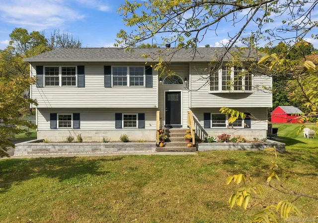 Photo 1 of Single family home for sale at 611 N Elting Corners Rd, Lloyd, NY 12528 | MLS# 1059147 | Listing updated on 2026-10-10