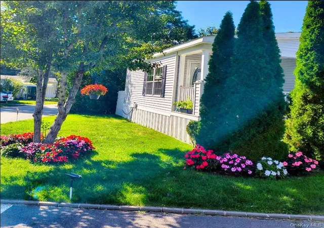 Photo 2 of Manufactured home for sale at 525 Riverleigh Ave #B-25, Riverhead, NY 11901 | MLS# 1059161 | Listing updated on 2026-10-07