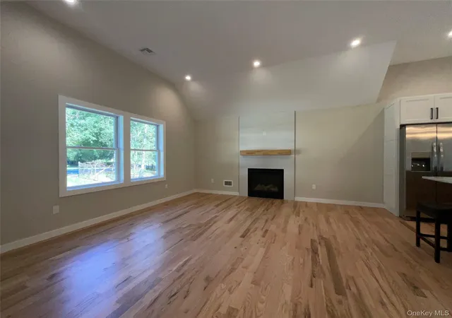 Photo 2 of Single family home for sale at 186 Huguenot Dr, Brookhaven, NY 11951 | MLS# 1059167 | Listing updated on 2026-10-07