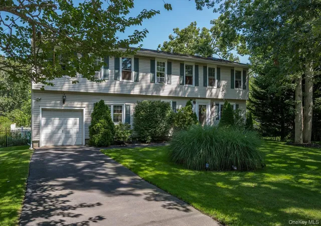 Photo 2 of Single family home for sale at Main Bayview Main Bayview, Southold, NY 11971 | MLS# 1059170 | Listing updated on 2026-10-07
