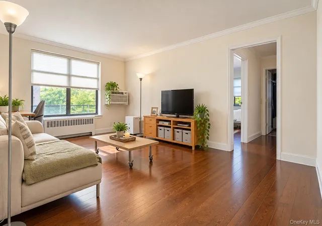 Photo 4 of House for sale at 2 West Ml Dr #3A, North Hempstead, NY 11021 | MLS# 1059188 | Listing updated on 2026-10-07