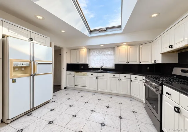 Photo 3 of Single family home for sale at 2829 Clearview Expy, New York, NY 11360 | MLS# 1059191 | Listing updated on 2026-10-07