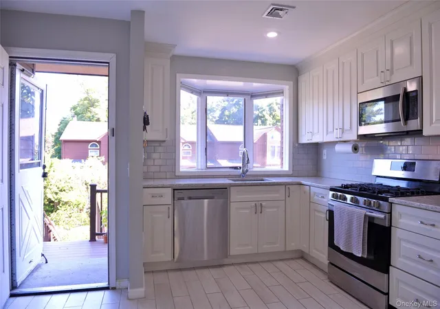 Photo 2 of Single family home for sale at 21 Knoll View, Ossining, NY 10562 | MLS# 1059219 | Listing updated on 2026-10-08