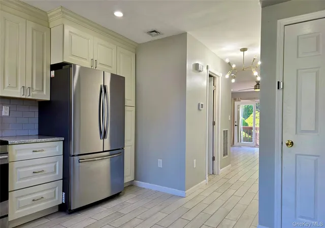 Photo 3 of Single family home for sale at 21 Knoll View, Ossining, NY 10562 | MLS# 1059219 | Listing updated on 2026-10-08