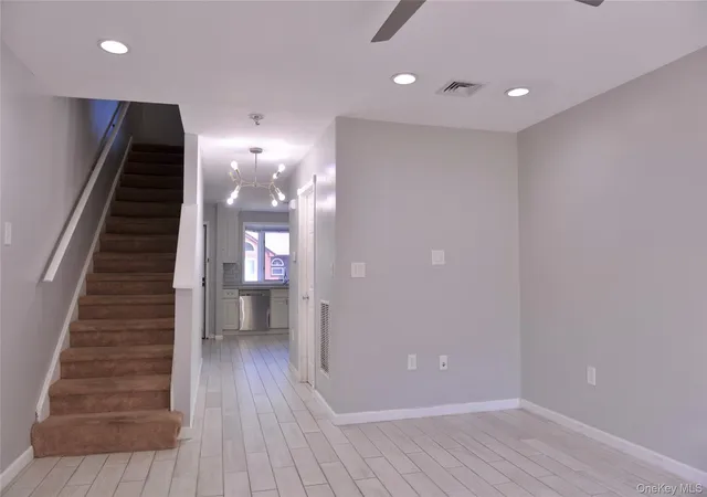 Photo 4 of Single family home for sale at 21 Knoll View, Ossining, NY 10562 | MLS# 1059219 | Listing updated on 2026-10-08