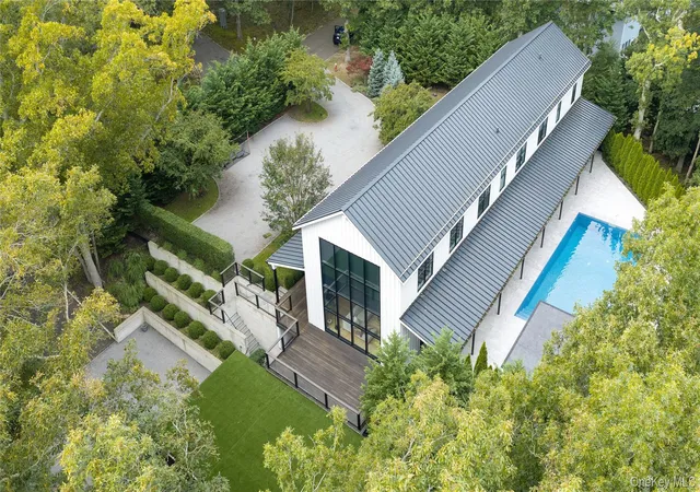 Photo 1 of Single family home for sale at 2 Bayview Ave, Shelter Island, NY 11965 | MLS# 1059229 | Listing updated on 2026-10-08
