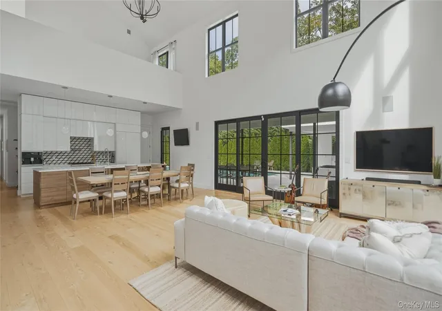 Photo 4 of Single family home for sale at 2 Bayview Ave, Shelter Island, NY 11965 | MLS# 1059229 | Listing updated on 2026-10-08