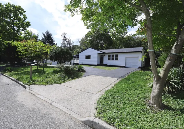 Photo 1 of Single family home for sale at 472 Nichols Rd, Smithtown, NY 11788 | MLS# 1059236 | Listing updated on 2026-10-07