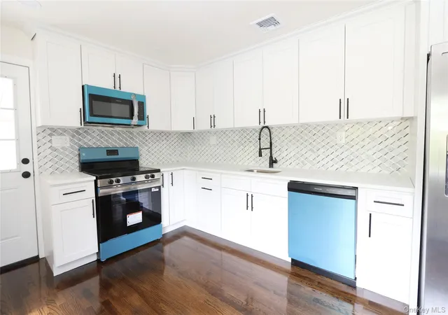 Photo 4 of Single family home for sale at 472 Nichols Rd, Smithtown, NY 11788 | MLS# 1059236 | Listing updated on 2026-10-07