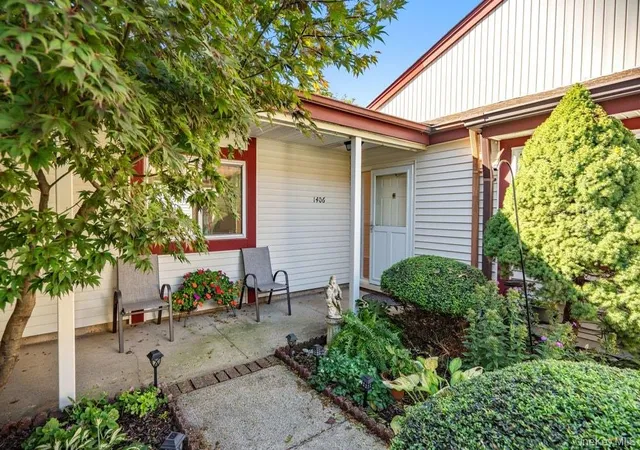Photo 1 of Condo for sale at 1406 Gotham Ct W, Smithtown, NY 11780 | MLS# 1059243 | Listing updated on 2026-10-07
