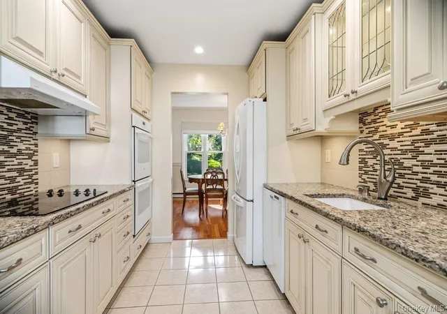Photo 3 of Condo for sale at 1406 Gotham Ct W, Smithtown, NY 11780 | MLS# 1059243 | Listing updated on 2026-10-07