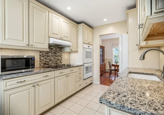 Photo 4 of Condo for sale at 1406 Gotham Ct W, Smithtown, NY 11780 | MLS# 1059243 | Listing updated on 2026-10-07