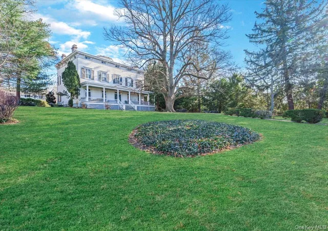 Photo 4 of Single family home for sale at 29 Center Dr, New York, NY 11363 | MLS# 1059256 | Listing updated on 2026-10-08