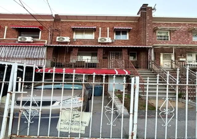Photo 1 of Single family home for sale at 4775 Barnes Ave, New York, NY 10470 | MLS# 1059286 | Listing updated on 2026-10-07