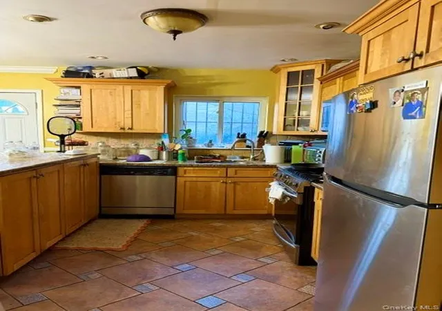 Photo 3 of Single family home for sale at 4775 Barnes Ave, New York, NY 10470 | MLS# 1059286 | Listing updated on 2026-10-07