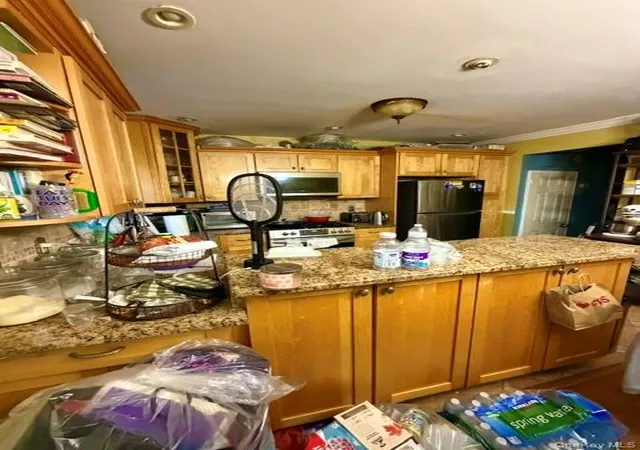 Photo 4 of Single family home for sale at 4775 Barnes Ave, New York, NY 10470 | MLS# 1059286 | Listing updated on 2026-10-07