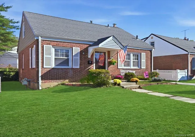 Single family home for sale at 6 Wilton St, North Hempstead, NY 11040 | MLS# 1059319