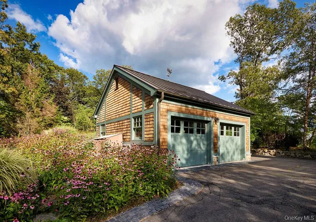 Photo 3 of Single family home for sale at 21 Cannon Hl Rd, Tuxedo Park, NY 10987 | MLS# 1059334 | Listing updated on 2026-10-09