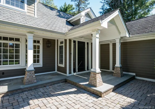 Photo 2 of Single family home for sale at 15 Haddington Dr, North Hempstead, NY 11568 | MLS# 1059338 | Listing updated on 2026-10-15